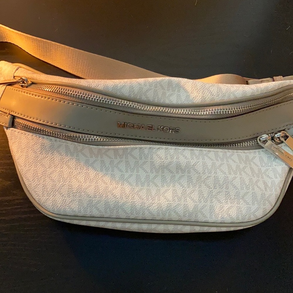 Authentic Michael Kors Fannypack